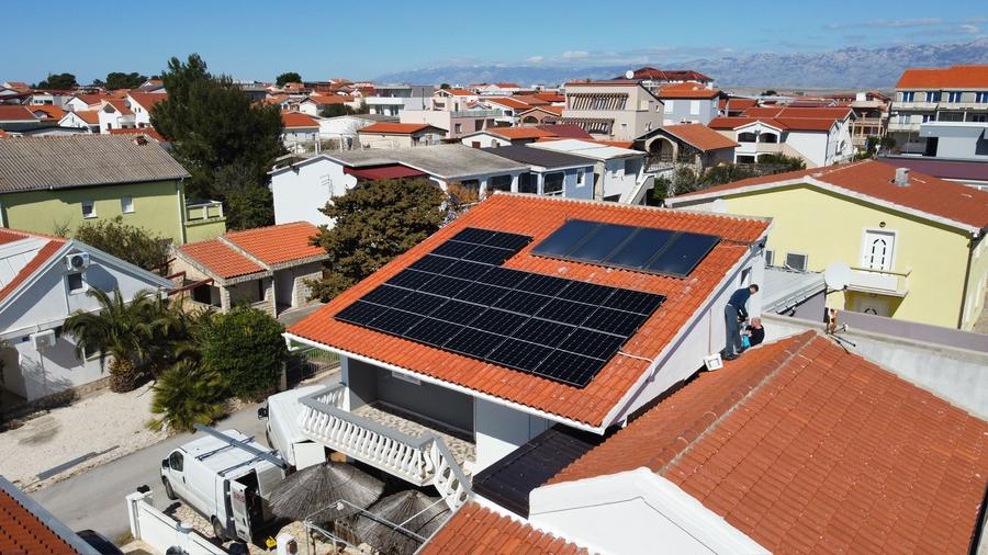 Solarna instalacija na obiteljskoj kući, Otok Vir